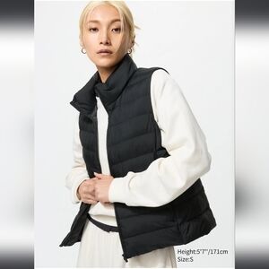 🪻Uniqlo Ultra Light Down Vest Black🪻size: M